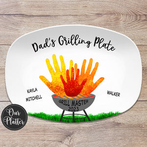 Daddy&#39;s grilling plate, dad&#39;s grilling plate, grill master 2023, featuring generic handprint art or flames, for barbecue lover from kids and pets